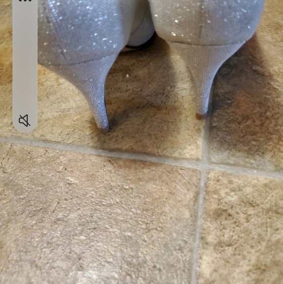 Le Chateau Silver Sparkle Heels - Picture 2 of 4